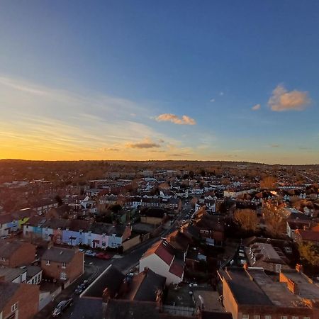 Luxury Apartment With Stunning Views On 10Th Floor Edgware Buitenkant foto
