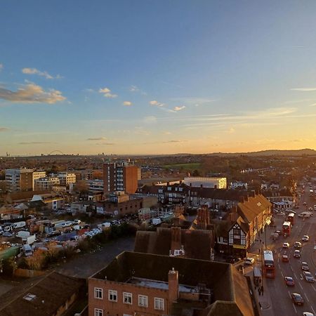 Luxury Apartment With Stunning Views On 10Th Floor Edgware Buitenkant foto