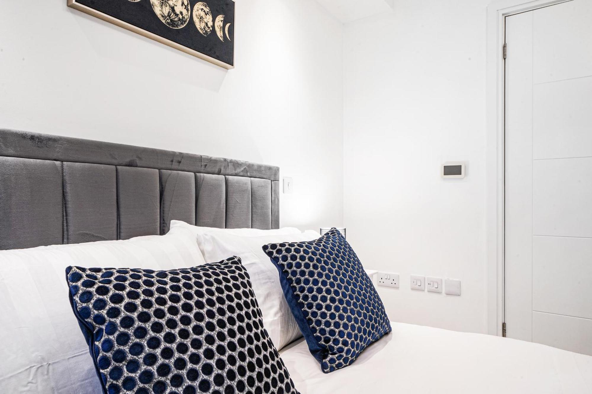 Luxury Apartment With Stunning Views On 10Th Floor Edgware Buitenkant foto