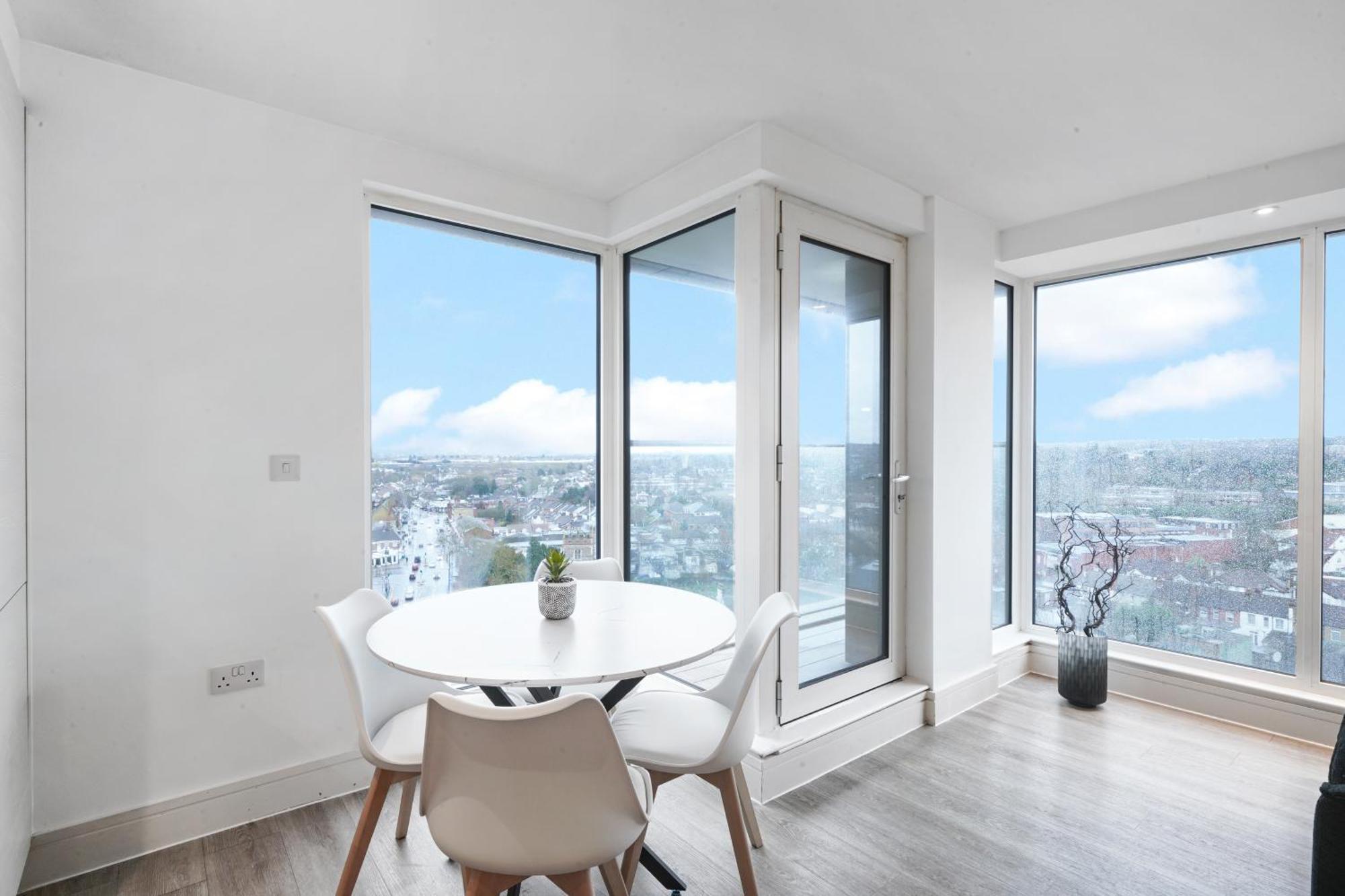 Luxury Apartment With Stunning Views On 10Th Floor Edgware Buitenkant foto