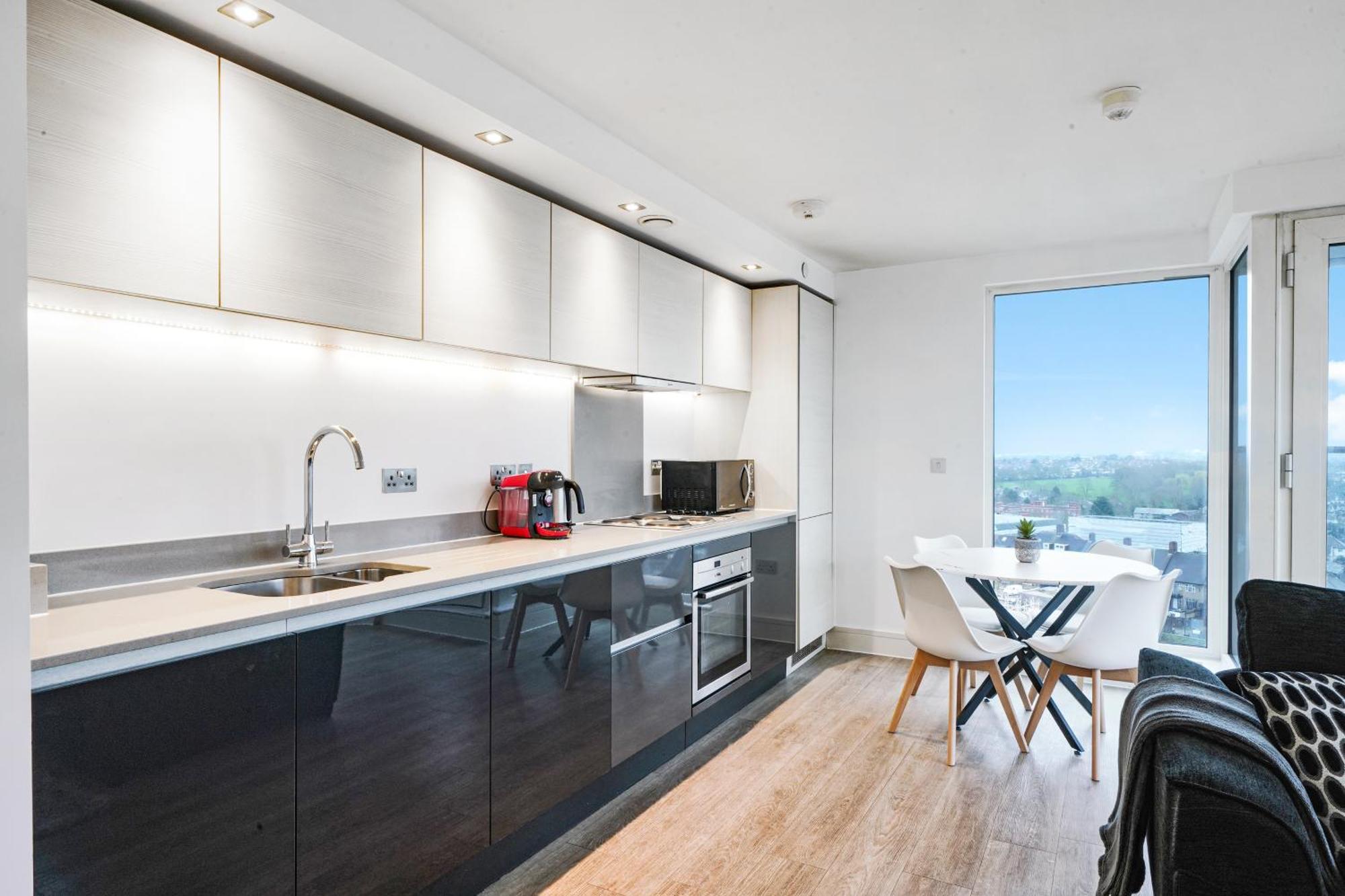 Luxury Apartment With Stunning Views On 10Th Floor Edgware Buitenkant foto