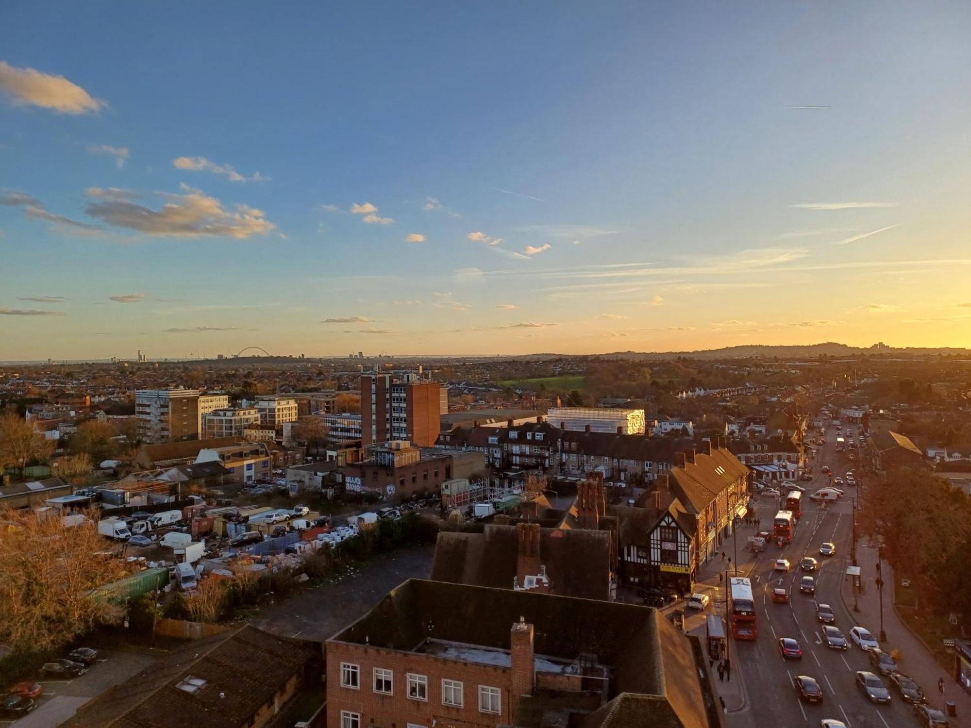 Luxury Apartment With Stunning Views On 10Th Floor Edgware Buitenkant foto